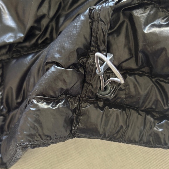 Mountain Hardwear Men's Black 800 Fill Down Puffer Vest - Picture 14 of 16